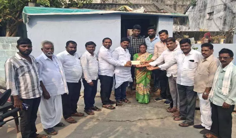 EWS सोसाइटी के श्रीनिवास बहादुर ने कोडाडा में दलित युवक के अंतिम संस्कार में हिस्सा लिया EWS सोसाइटी के श्रीनिवास बहादुर ने कोडाडा में दलित युवक के अंतिम संस्कार में हिस्सा लिया