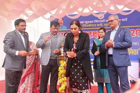 अवैध पार्किंग पर परिवहन विभाग सख्त, उत्तर प्रदेश में 117 होल्डिंग एरिया चिह्नित अवैध पार्किंग पर परिवहन विभाग सख्त, उत्तर प्रदेश में 117 होल्डिंग एरिया चिह्नित