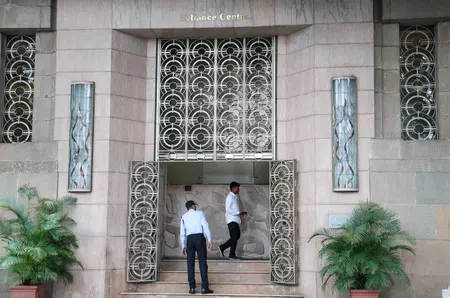 ED ने अनिल अंबानी समूह की 1885 करोड़ की संपत्ति की अटैच ED ने अनिल अंबानी समूह की 1885 करोड़ की संपत्ति की अटैच
