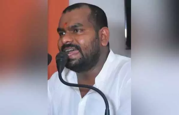 तू मुझे नहीं जानता...भाजयुमो जिलाध्यक्ष ने डॉक्टर के साथ गाली गालौज करते हुए जान से मारने की धमकी दी तू मुझे नहीं जानता...भाजयुमो जिलाध्यक्ष ने डॉक्टर के साथ गाली गालौज करते हुए जान से मारने की धमकी दी