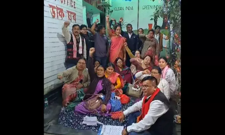 Assam: डिब्रूगढ़ में डाक कर्मचारियों ने विरोध प्रदर्शन किया Assam: डिब्रूगढ़ में डाक कर्मचारियों ने विरोध प्रदर्शन किया