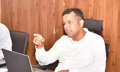 Nellore जिला कलेक्टर हिमांशु शुक्ला ने कोविड-अनाथ छात्रों को सहायता का आश्वासन दिया Nellore जिला कलेक्टर हिमांशु शुक्ला ने कोविड-अनाथ छात्रों को सहायता का आश्वासन दिया