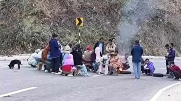 NPO के जवाबी नाकाबंदी लगाने के कुछ घंटों बाद CoTU ने NHs पर बंद टाल दिया