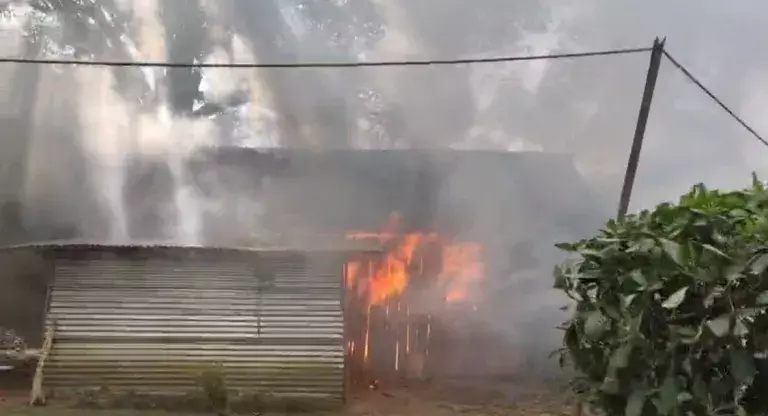 Manipur: ZUF की कार्रवाई के बाद कांगपोकपी में नया तनाव Manipur: ZUF की कार्रवाई के बाद कांगपोकपी में नया तनाव