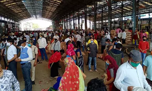 Indore : किसान यूनियन ने चोइथराम मंडी में भ्रष्टाचार का आरोप लगाया, जांच की मांग की Indore : किसान यूनियन ने चोइथराम मंडी में भ्रष्टाचार का आरोप लगाया, जांच की मांग की