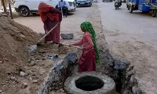 Bhopal : अमृत 2.0 सड़क मरम्मत शुल्क को लेकर PWD और BMC के बीच विवाद Bhopal : अमृत 2.0 सड़क मरम्मत शुल्क को लेकर PWD और BMC के बीच विवाद