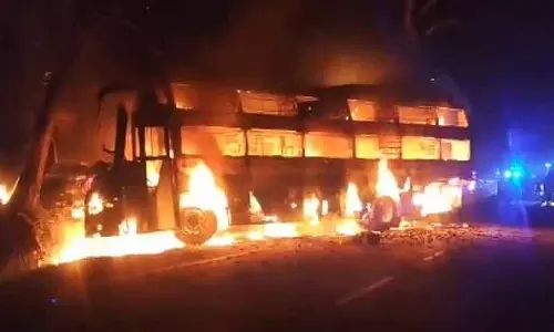 Shivamogga के जंगल में बेंगलुरु जा रही स्लीपर बस में आग लगने से 40 से ज़्यादा लोग बाल-बाल बचे