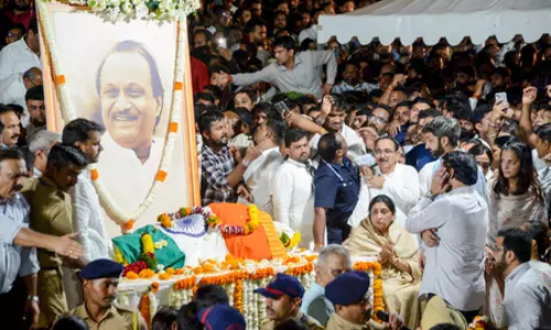 Ajit Pawar: महाराष्ट्र के उप मुख्यमंत्री अजीत पवार का बारामती में राजकीय सम्मान के साथ होगा अंतिम संस्कार