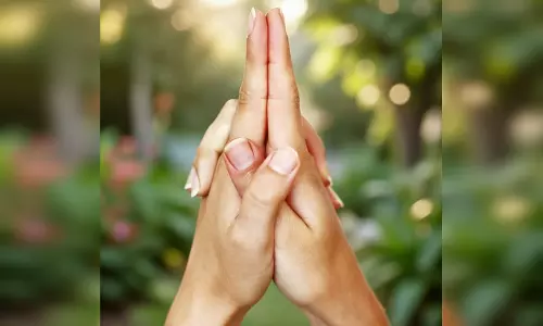 तनाव, डर और नकारात्मक सोच से राहत दिलाती है काली मुद्रा, दूर होता है डिप्रेशन तनाव, डर और नकारात्मक सोच से राहत दिलाती है काली मुद्रा, दूर होता है डिप्रेशन