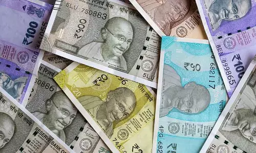 शुरुआती कारोबार में रुपया US डॉलर के मुकाबले 92 के सर्वकालिक निचले स्तर पर पहुंचा शुरुआती कारोबार में रुपया US डॉलर के मुकाबले 92 के सर्वकालिक निचले स्तर पर पहुंचा