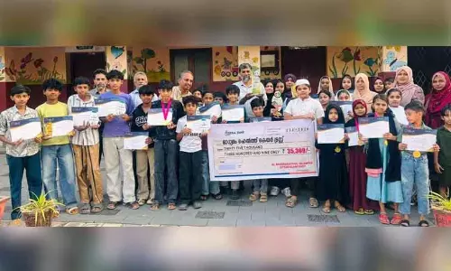Madrasa छात्रों ने मीडिया के हेल्थ केयर में मदद का हाथ बढ़ाया Madrasa छात्रों ने मीडिया के हेल्थ केयर में मदद का हाथ बढ़ाया