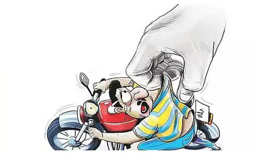 Bengaluru : स्कूटर चोरी की जांच में इंटरस्टेट SUV चोरी रैकेट का खुलासा Bengaluru : स्कूटर चोरी की जांच में इंटरस्टेट SUV चोरी रैकेट का खुलासा