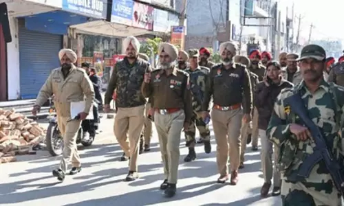 बम की धमकी के बाद पुलिस अलर्ट, सभी स्कूलों के आसपास Police बल तैनात बम की धमकी के बाद पुलिस अलर्ट, सभी स्कूलों के आसपास Police बल तैनात