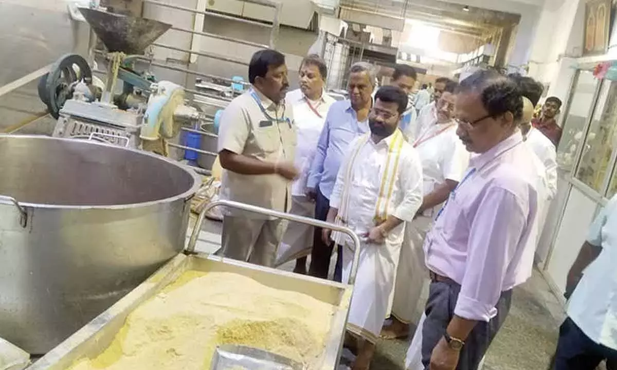 Andhra: कनक दुर्गा भक्तों को मिलेंगे तिरुमाला शैली के लड्डू, भोजन
