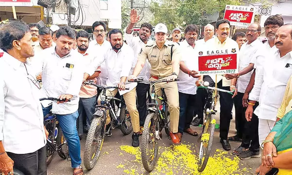 Andhra: नशीली दवाओं के प्रति जागरूकता के लिए साइकिल रैली निकाली गई