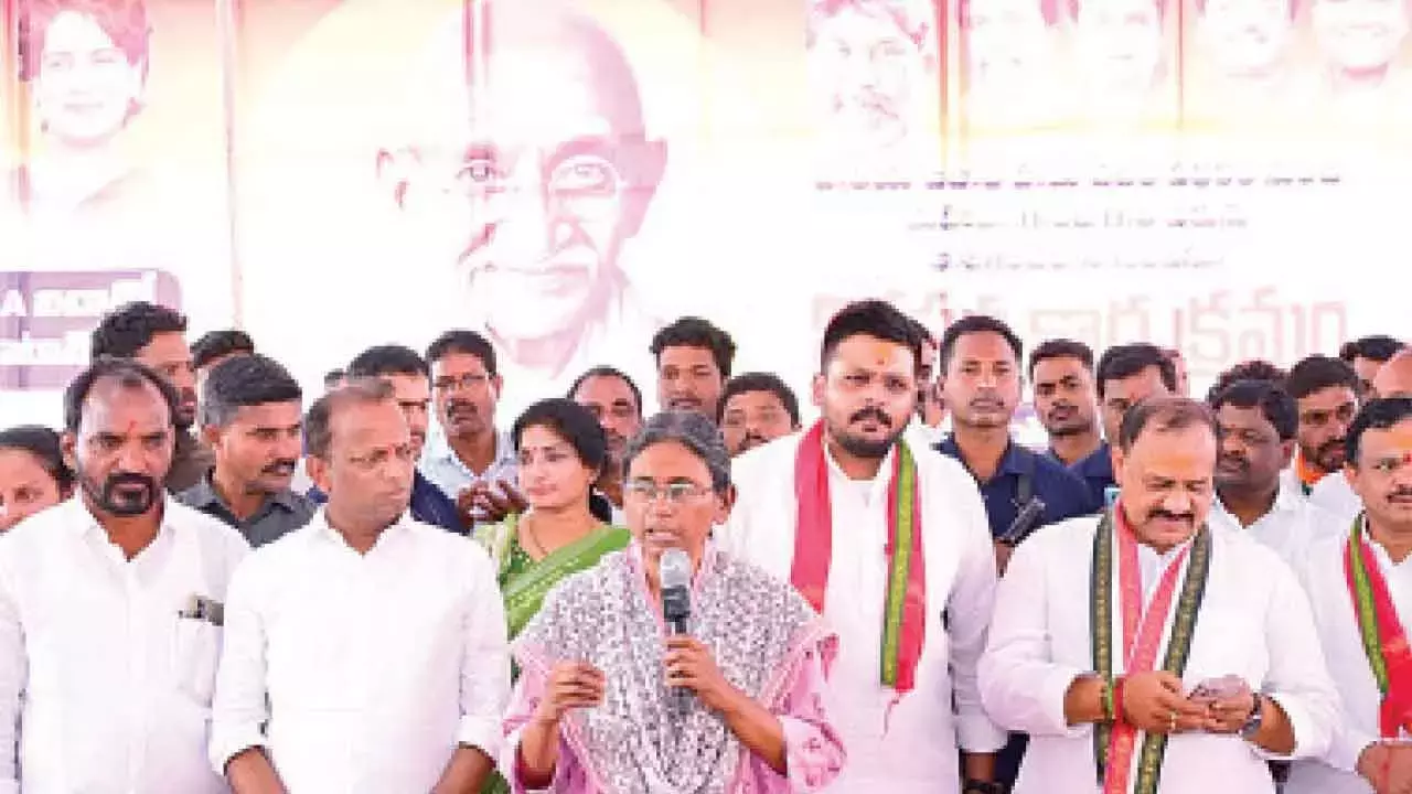 Telangana: मीनाक्षी ने केंद्र द्वारा मनरेगा का नाम बदलने पर आपत्ति जताई