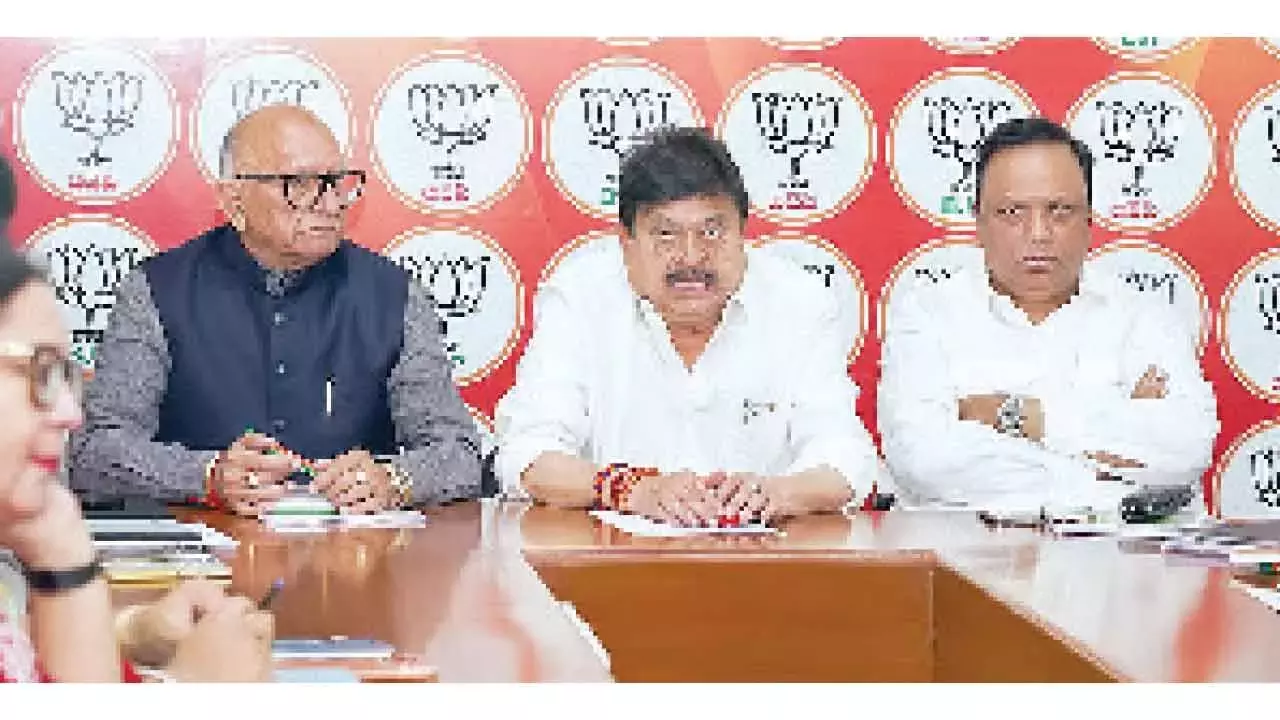 BJP की केंद्रीय टीम ने नगर निगम चुनावों के लिए कवायद शुरू की BJP की केंद्रीय टीम ने नगर निगम चुनावों के लिए कवायद शुरू की