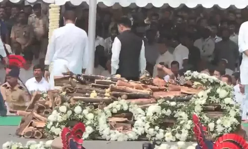 Ajit Pawar Funeral: राजकीय सम्मान के साथ अजित पवार को अंतिम विदाई