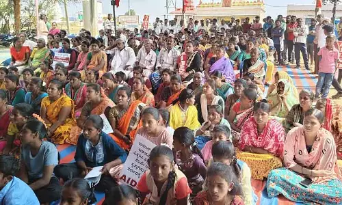 Shira : हमारे गांव के सरकारी स्कूल को बचाओ विरोध प्रदर्शन