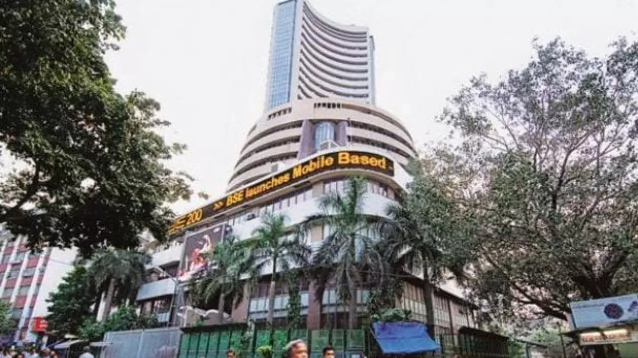 Mumbai: घरेलू शेयर बाजार में शुरुआती कारोबार पर दबाव Mumbai: घरेलू शेयर बाजार में शुरुआती कारोबार पर दबाव