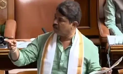 Karnataka सरकार पर फोन टैपिंग का आरोप, विपक्ष ने CBI जांच की मांग की