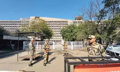 बम की धमकी के बाद Punjab और हरियाणा सचिवालय को खाली कराया गया