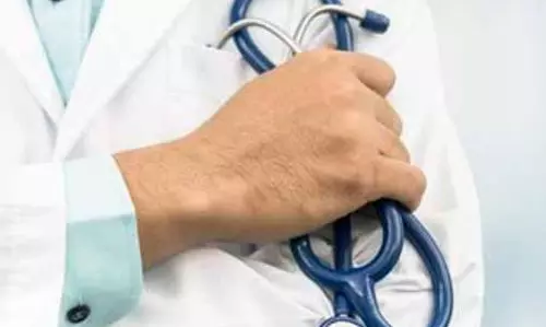 Jalandhar के पटेल अस्पताल में डॉक्टरों ने जागते हुए मरीज़ की दुर्लभ ब्रेन सर्जरी की Jalandhar के पटेल अस्पताल में डॉक्टरों ने जागते हुए मरीज़ की दुर्लभ ब्रेन सर्जरी की