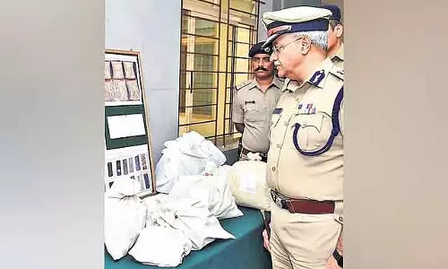 Bengaluru : थाईलैंड से ड्रग्स तस्करी करने वाले गिरोह का भंडाफोड़, 4 करोड़ की ड्रग्स ज़ब्त, 10 गिरफ्तार