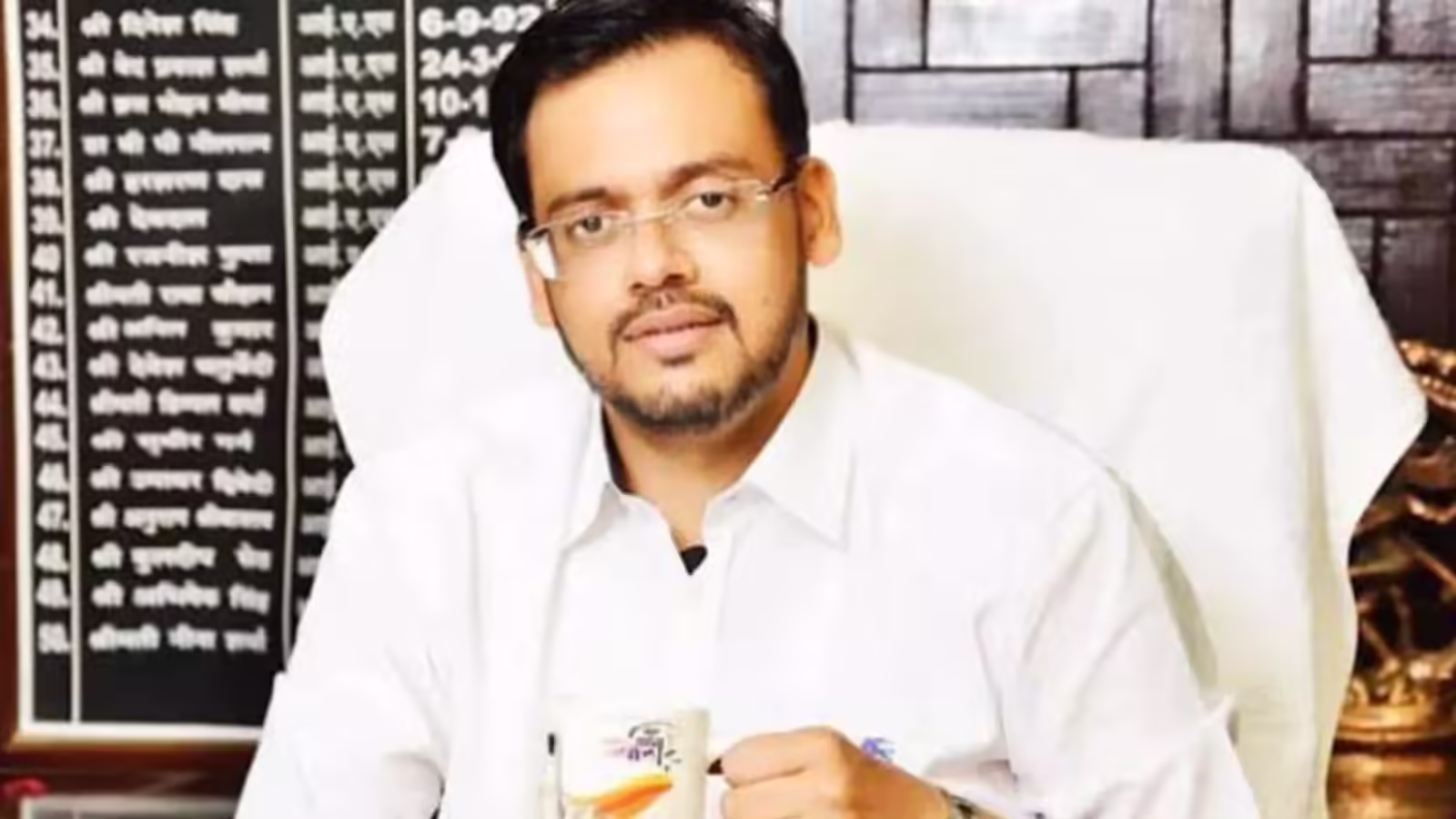 Lucknow: राजस्व परिषद में तैनात IAS अभय सिंह पर मां ने लगाया आरोप Lucknow: राजस्व परिषद में तैनात IAS अभय सिंह पर मां ने लगाया आरोप