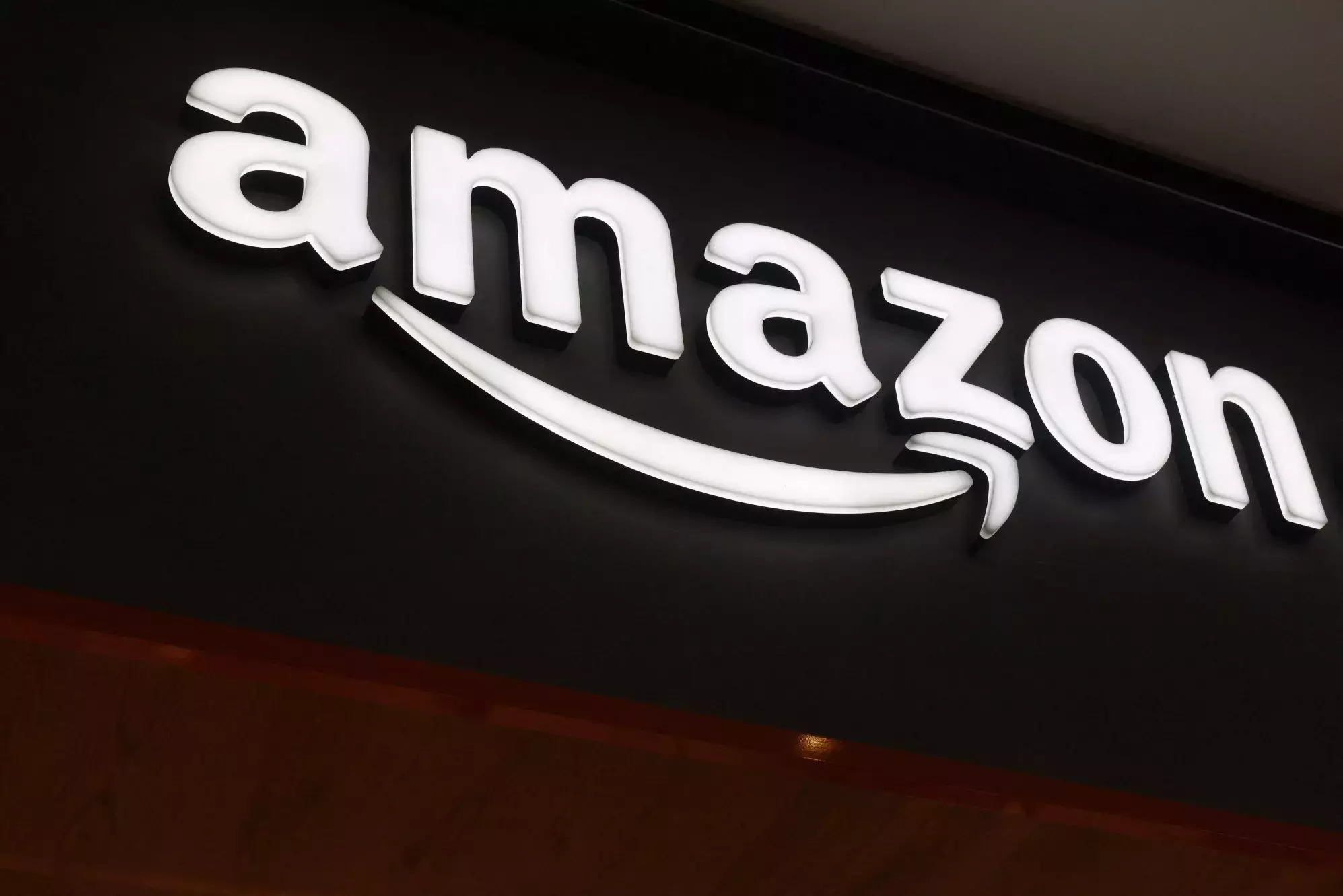 AI और एफिशिएंसी पर ज़ोर देने के कारण Amazon ने 16,000 नौकरियाँ खत्म कीं AI और एफिशिएंसी पर ज़ोर देने के कारण Amazon ने 16,000 नौकरियाँ खत्म कीं
