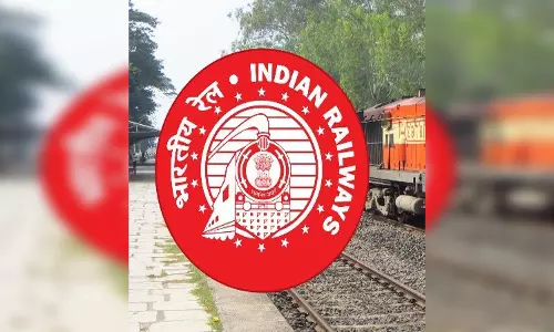 रेलवे ने खत्म की 20 साल पुरानी परंपरा, रिटायरमेंट पर नहीं मिलेगा गोल्ड प्लेटेड चांदी का मेडल रेलवे ने खत्म की 20 साल पुरानी परंपरा, रिटायरमेंट पर नहीं मिलेगा गोल्ड प्लेटेड चांदी का मेडल