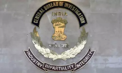 CBI ने 1,000 करोड़ के बैंक फ्रॉड मामले में कोलकाता में कई जगहों पर छापेमारी की CBI ने 1,000 करोड़ के बैंक फ्रॉड मामले में कोलकाता में कई जगहों पर छापेमारी की