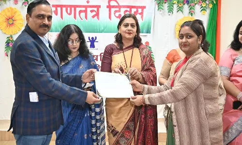 Varanasi में पांच दिवसीय प्रशिक्षण के बाद महिला कल्याण संगठन ने शिक्षकों को प्रमाण पत्र प्रदान किए