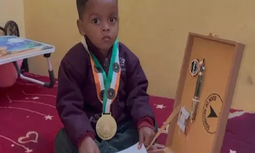 नन्हें जीनियस ने अपनी प्रतिभा से जीता इंडिया बुक ऑफ रिकॉर्ड का खिताब, 2 साल 10 महीने की उम्र में याद हैं संस्कृत के श्लोक नन्हें जीनियस ने अपनी प्रतिभा से जीता इंडिया बुक ऑफ रिकॉर्ड का खिताब, 2 साल 10 महीने की उम्र में याद हैं संस्कृत के श्लोक