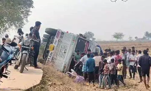 Rani Panda के जात्रा ग्रुप का सड़क हादसा, चार लोग घायल Rani Panda के जात्रा ग्रुप का सड़क हादसा, चार लोग घायल