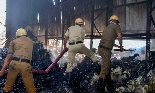 Kolkata में गोदाम आग में बड़ी तबाही, 21 की मौत, कई लापता