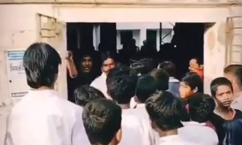 बच्चों और SHG कार्यकर्ताओं की उपस्थिति विवादास्पद बच्चों और SHG कार्यकर्ताओं की उपस्थिति विवादास्पद