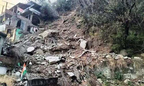 भूस्खलन का मलबा Kullu के इनर अखारा बाज़ार में 1,000 लोगों की जान के लिए खतरा बना हुआ