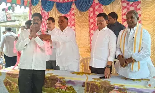 येदुलापुरम नगर पालिका चुनाव: BRS कार्यकर्ता के कांग्रेस में शामिल होने से बदलते समीकरण येदुलापुरम नगर पालिका चुनाव: BRS कार्यकर्ता के कांग्रेस में शामिल होने से बदलते समीकरण