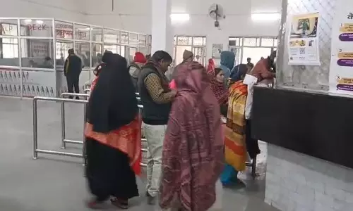 Farrukhabad: सर्द मौसम ने अस्पताल की ओपीडी पर असर डाला Farrukhabad: सर्द मौसम ने अस्पताल की ओपीडी पर असर डाला