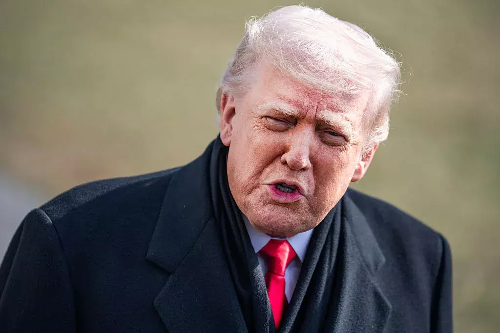 Trump ने कहा, ईरान को बातचीत करनी होगी, अमेरिका का बेड़ा नज़दीक
