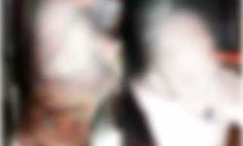 घरेलू विवाद में दंपति की जहरीला पदार्थ खाने से मौत, तीन बच्चे अस्पताल में भर्ती घरेलू विवाद में दंपति की जहरीला पदार्थ खाने से मौत, तीन बच्चे अस्पताल में भर्ती