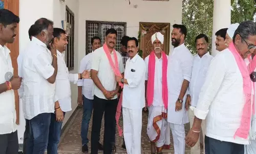 पूर्व देवरकोंडा नगरपालिका अध्यक्ष केतावत मंज्या नायक BRS में शामिल हुए पूर्व देवरकोंडा नगरपालिका अध्यक्ष केतावत मंज्या नायक BRS में शामिल हुए