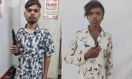 धारदार चाकू के साथ 2 आरोपी गिरफ्तार
