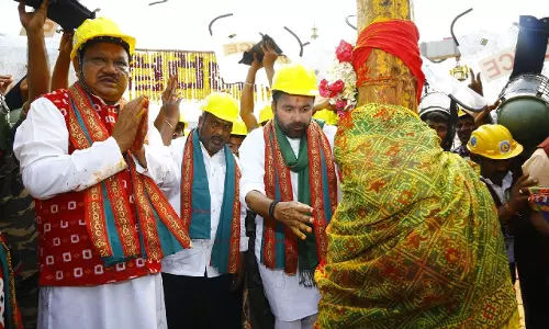 केंद्रीय मंत्री जुएल ओराम, किशन रेड्डी ने मेदाराम आदिवासी मेले में हिस्सा लिया
