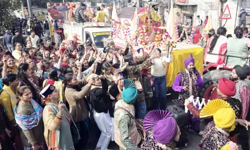 गुरु रविदास प्रकाश उत्सव की पूर्व संध्या पर SGRDS ने शोभा यात्रा निकाली गुरु रविदास प्रकाश उत्सव की पूर्व संध्या पर SGRDS ने शोभा यात्रा निकाली