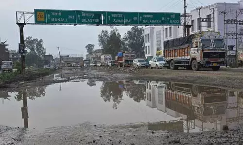 बारिश के बाद Baddi-Nalagarh सड़क टूटी, ट्रैफिक जाम की समस्या फिर शुरू