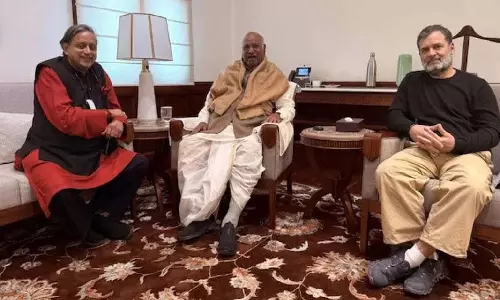 Shashi Tharoor ने खड़गे और राहुल गांधी से मुलाकात की, आलोचनाओं का जवाब दिया Shashi Tharoor ने खड़गे और राहुल गांधी से मुलाकात की, आलोचनाओं का जवाब दिया