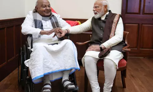 प्रधानमंत्री मोदी ने पूर्व पीएम एचडी देवगौड़ा से की मुलाकात प्रधानमंत्री मोदी ने पूर्व पीएम एचडी देवगौड़ा से की मुलाकात