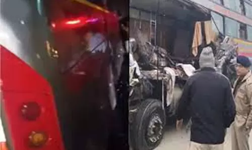 Bharatpur: स्लीपर बस दुर्घटना में चार लोगों की दर्दनाक मौत Bharatpur: स्लीपर बस दुर्घटना में चार लोगों की दर्दनाक मौत